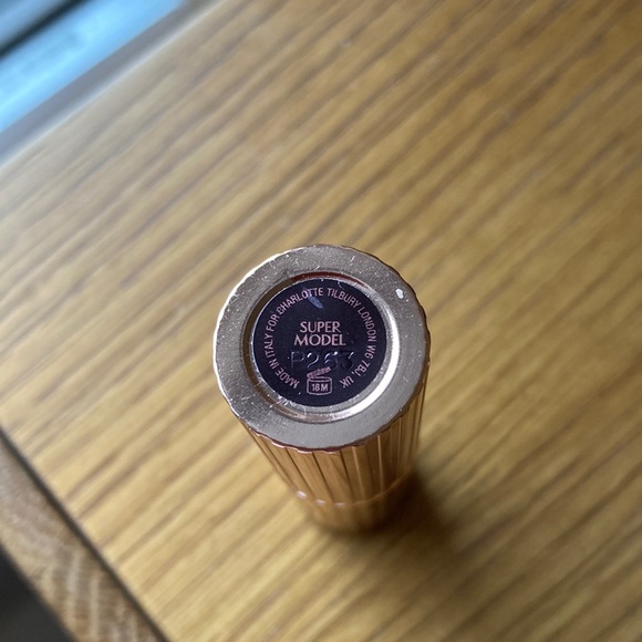 Charlotte Tilbury Matte Revolution - super model - Picture 3 of 5